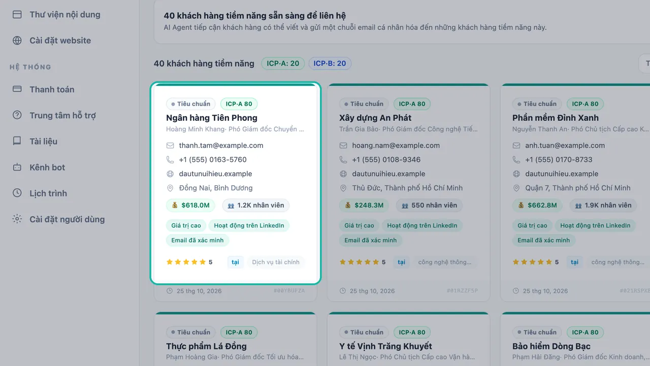 Thẻ khách hàng tiềm năng mẫu với huy hiệu Tiêu chuẩn và ICP-A 80, tên công ty, người ra quyết định và chức danh, một email example.com đã xác minh, số điện thoại 555, website, địa điểm, doanh thu, quy mô đội ngũ và các thẻ tín hiệu